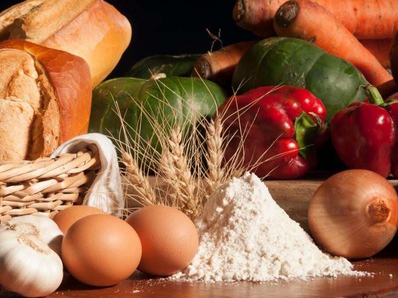 A Importância da Alimentação no Fortalecimento Capilar: Alimentos que Favorecem o Crescimento Saudável dos Fios